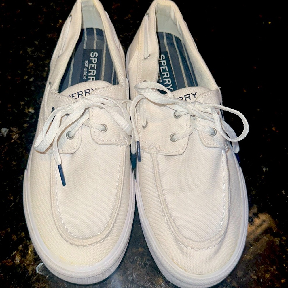 Men’s size 8 white Sperry shoes